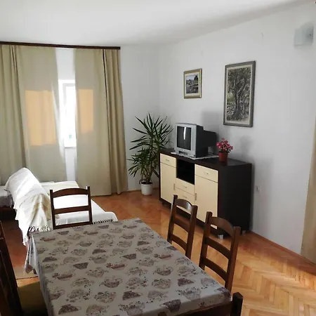 Apartment And Maslina